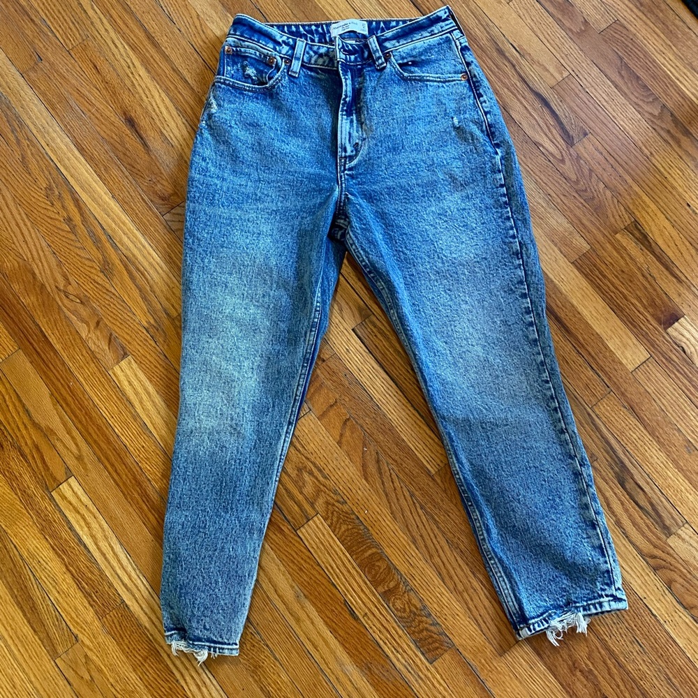 Abercrombie Curve Love high rise mom jeans. 4/27 Short